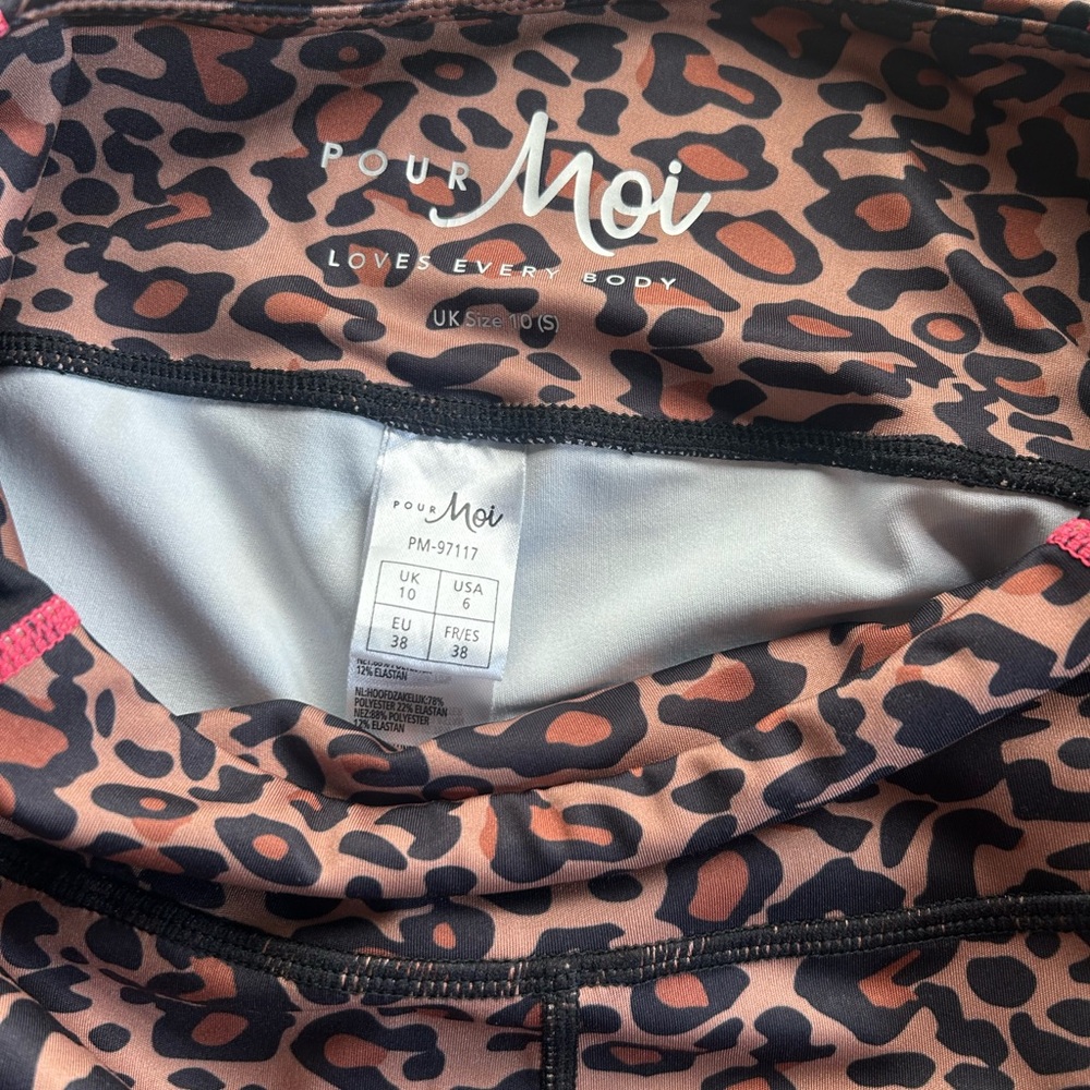Leopard Print Women's Leggings - Picture 3 of 4